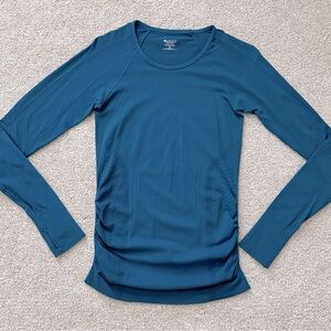 Athleta XS long sleeve Speedlight top in teal